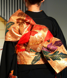 How to Wear a Kimono