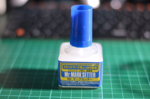 How to apply Water-Slide Decals using Mr. Mark Setter & Mr. Mark Softer  Quick Tutorial [Gunpla] 