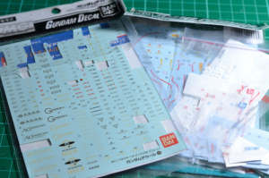 How to apply Water-Slide Decals using Mr. Mark Setter & Mr. Mark Softer  Quick Tutorial [Gunpla] 