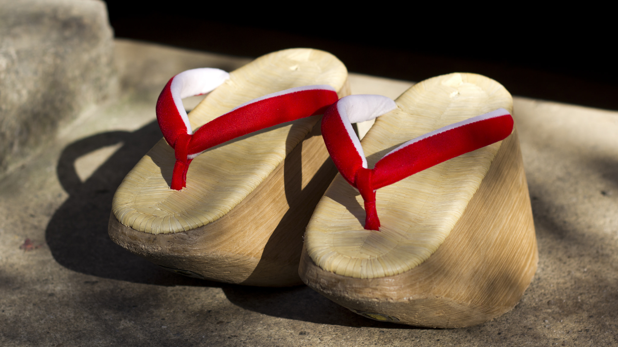 japanese-sandals-what-you-need-to-know-about-geta-zori-from-japan-blog