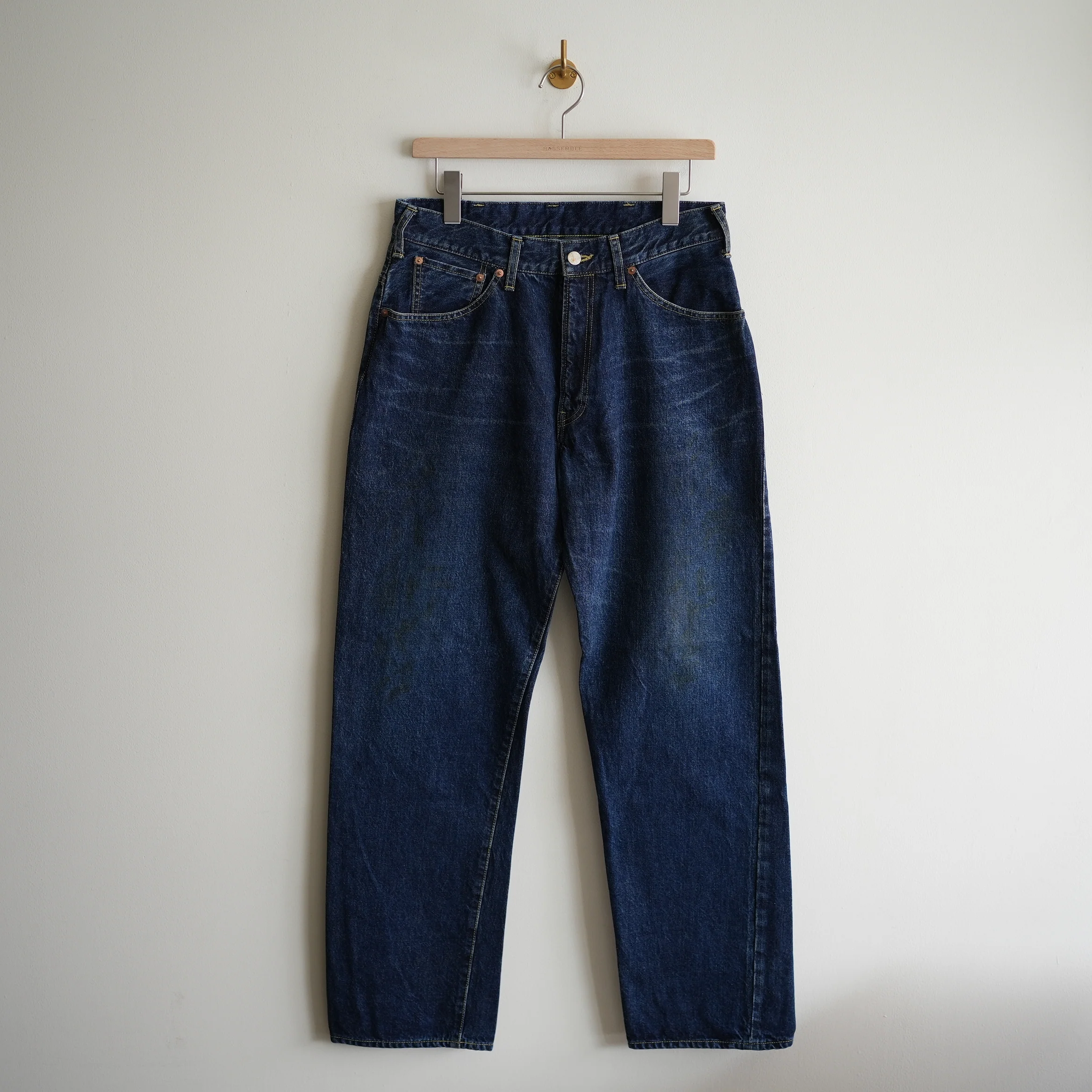 BLACKBIRD MIDDLE WASH DENIM PANTS